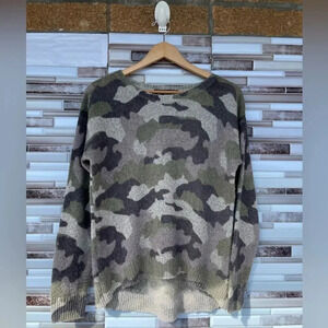 360 Cashmere Dahlia Camo Crew Neck sweater small